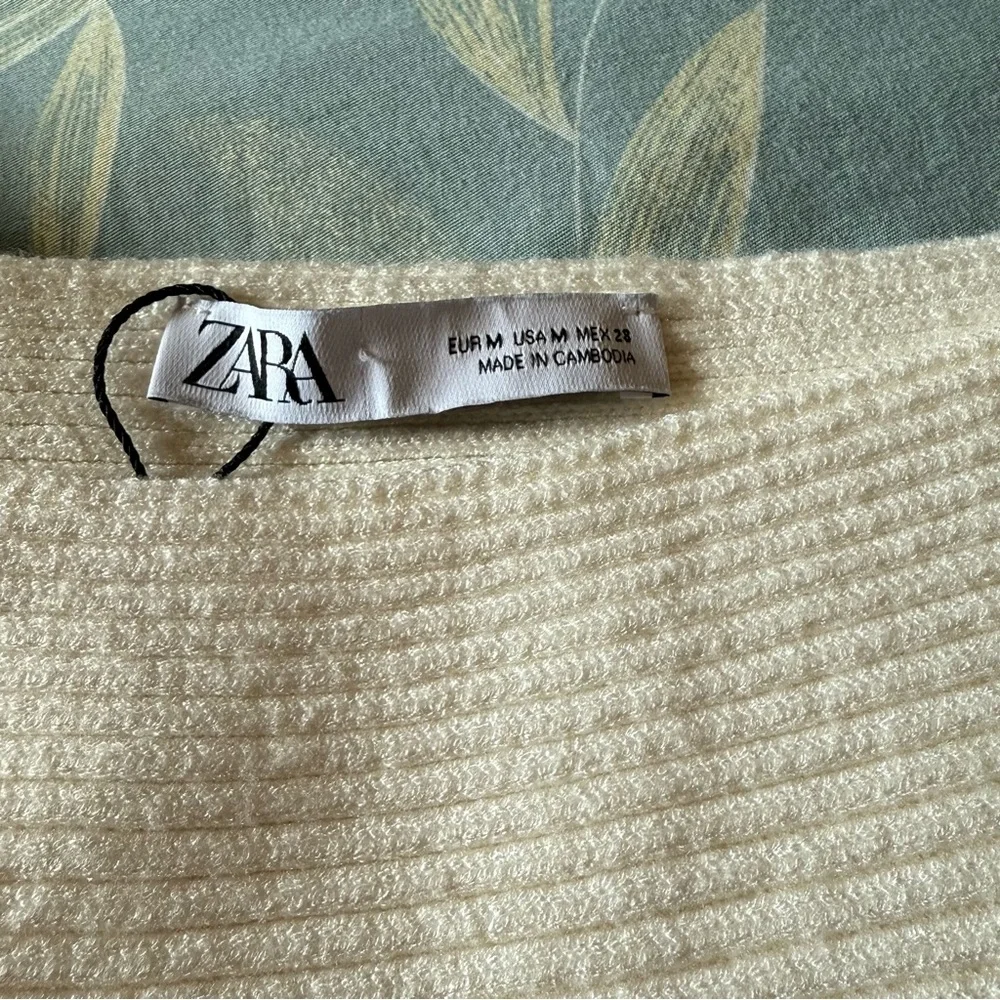 Zara Women's Cream Crew Neck Sweater - Picture 6 of 8